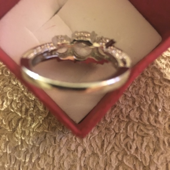 Exquisite Engagement/Wedding Ring - Picture 3 of 4